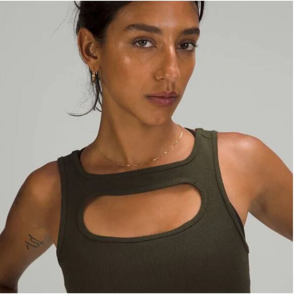 lululemon green ribbed keyhole crop top - Picture 2 of 3
